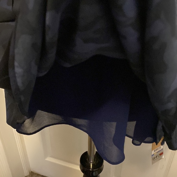 Rachel Roy Women’s V-Neck Navy Blue Camo Print Blouse sz XL NWOT - Picture 7 of 9